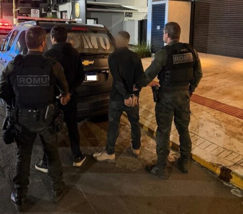 Dupla é presa por arrombar depósito de supermercado em Balneário Camboriú