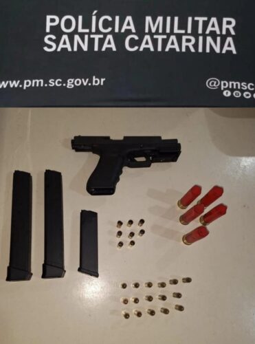 Homem é preso com pistola de uso restrito após disparos na madrugada em Itapema