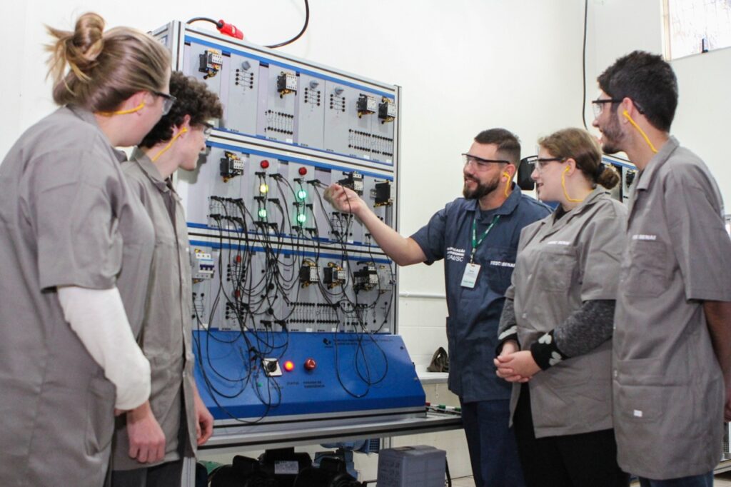 Escola Móvel do Senai chega em Itapema com 700 vagas gratuitas de qualificação profissional