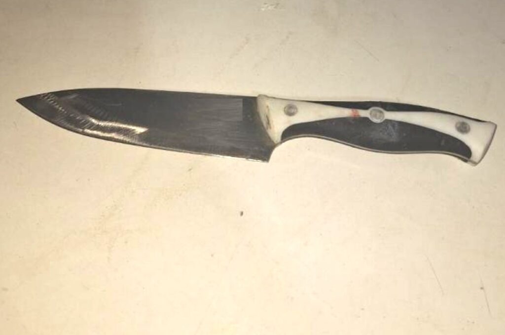 Pai é preso por tentar matar filho a facadas após briga em Itajaí