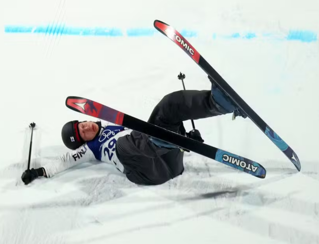 Esquiador sofre grave queda no Big Air em Milão-Cortina