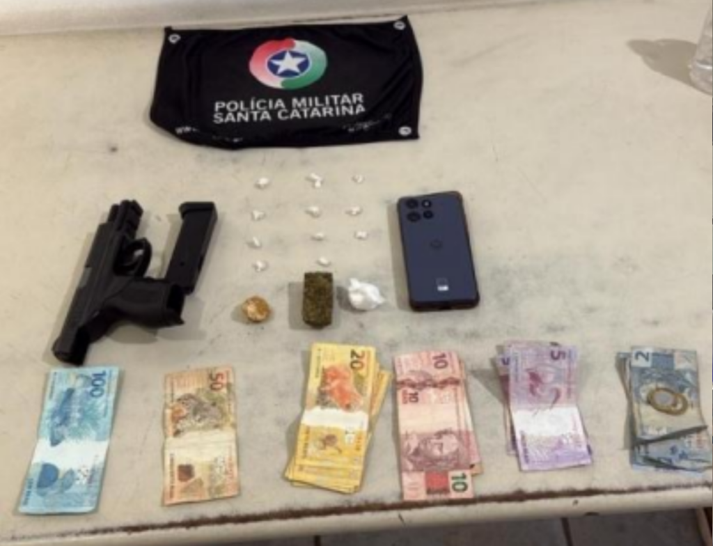 Polícia Militar prende três homens por tráfico de drogas em Araranguá