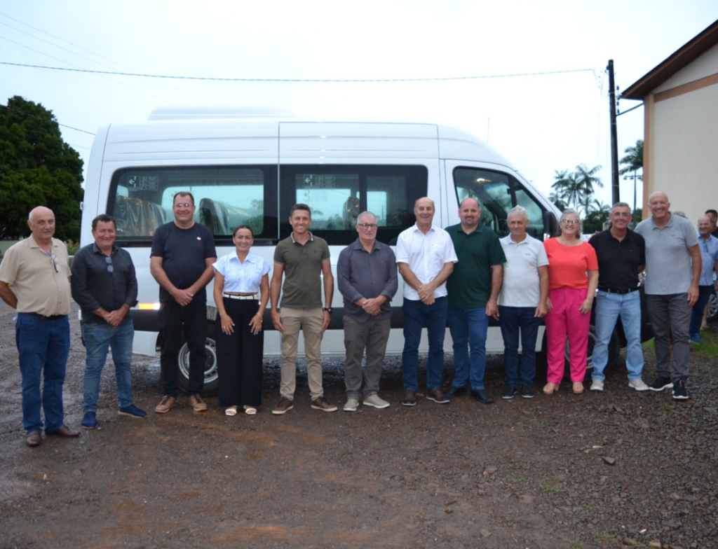 Timbé do Sul inaugura pavimentação em Molha Coco e recebe nova van para a saúde