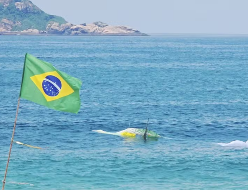 Tragédia no Rio: Instrutor e turista americana morrem após queda de asa-delta em São Conrado