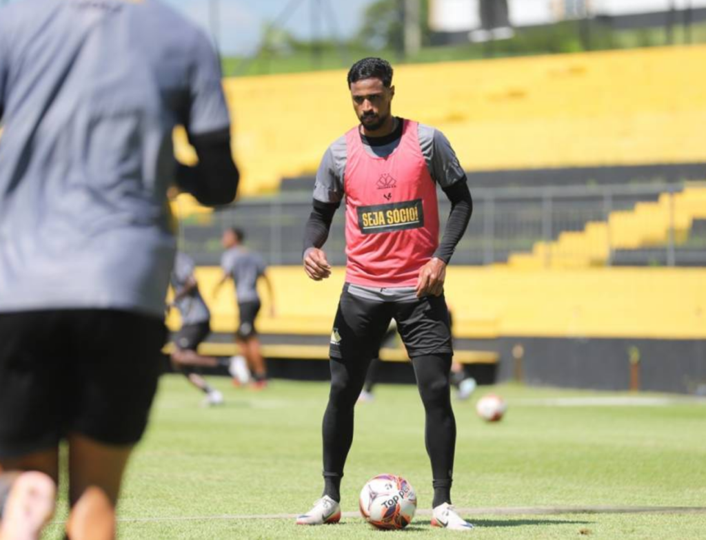 Criciúma ganha reforço ofensivo, mas tem baixas na defesa antes de decisão