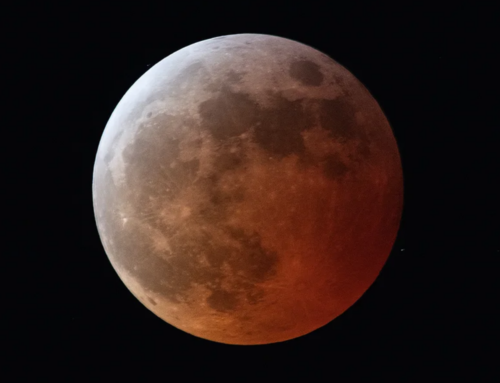 Eclipse lunar total terá visibilidade parcial no Brasil