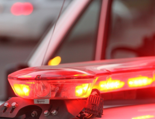 Homem é preso após quebrar porta de vidro da UPA da Próspera, em Criciúma