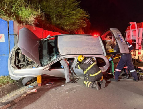 Colisão entre dois carros deixa três feridos em Criciúma