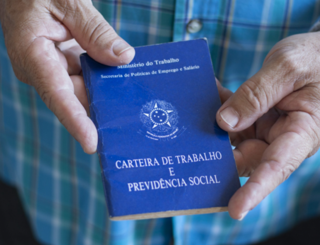 FIESC pede cautela e mais debate sobre flexibilização da escala 6×1