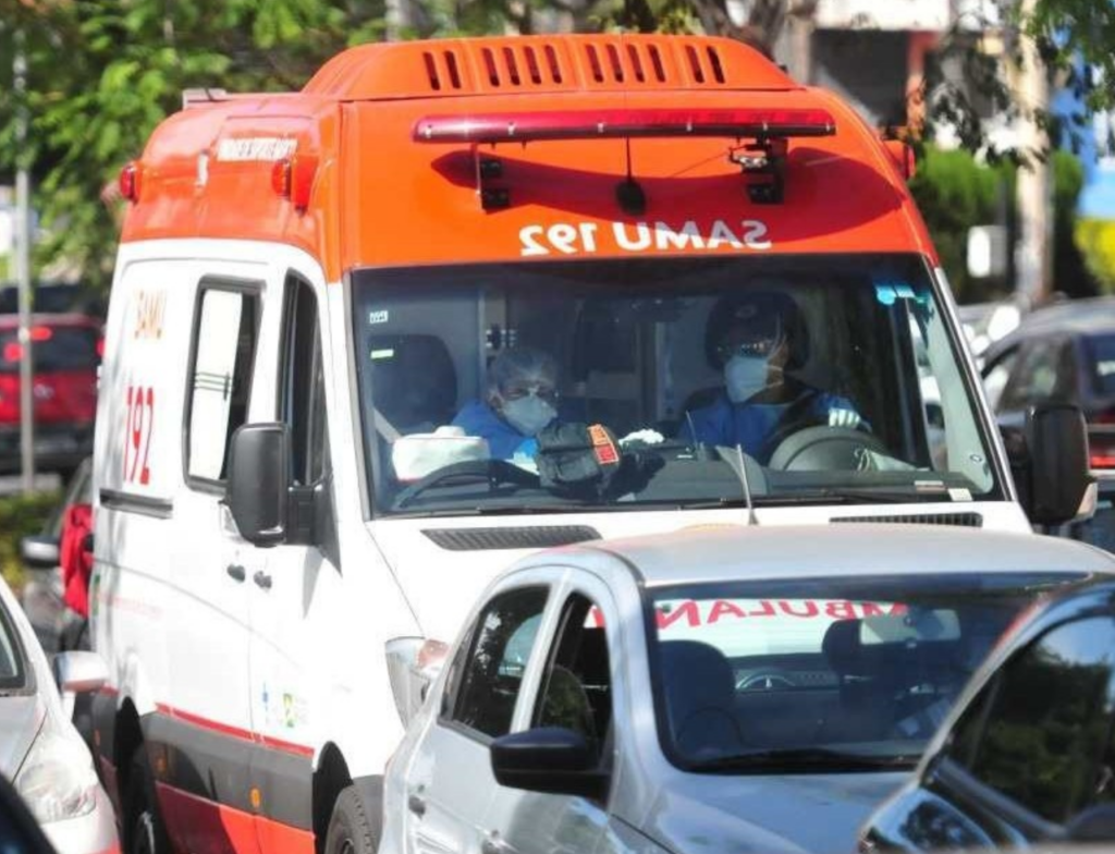 Falta de preferência a ambulâncias preocupa trânsito e vira alerta em SC