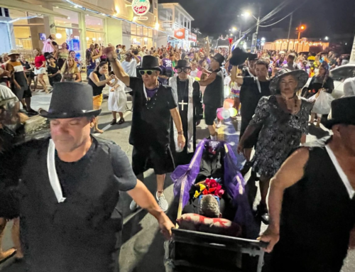 Enterro da Tristeza abre o Carnaval em Balneário Rincão nesta quinta