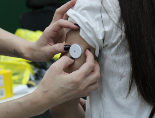 Criciúma distribui sensor de glicose gratuito a crianças