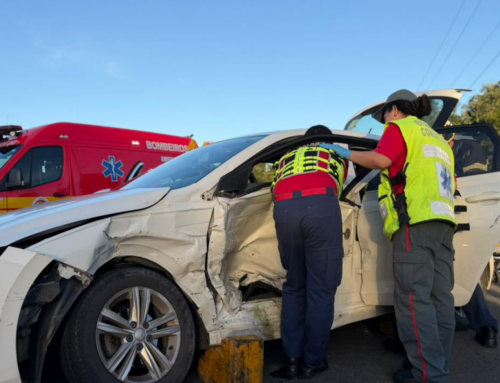 Colisão deixa motorista preso às ferragens em Criciúma