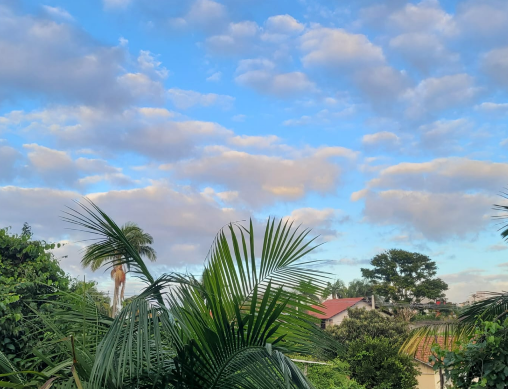Fim de semana terá sol, calor e chuva isolada em SC