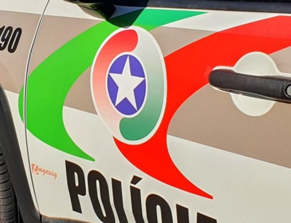 Jovem é flagrado com faca no bairro Santa Luzia, em Criciúma