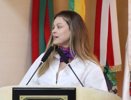 Vereadora propõe debate sobre salários na educação