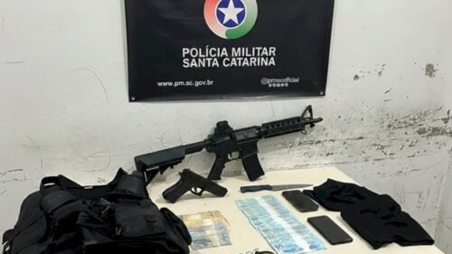 Dupla paraense é presa por roubo em residência de Joinville com armas falsas