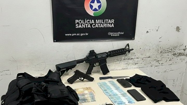 Dupla paraense é presa por roubo em residência de Joinville com armas falsas