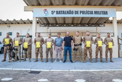 Policiais de Tubarão recebem homenagem por apreensão de 634 kg de maconha