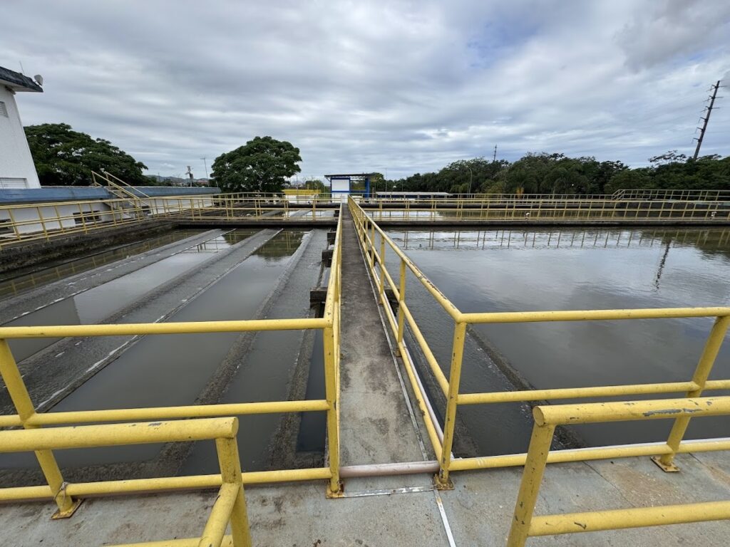 Falha elétrica na rede de abastecimento provoca alerta para baixa pressão de água em cinco bairros de Itajaí