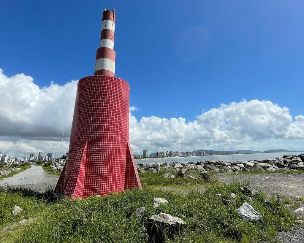 Homem em surto é resgatado após pular em rio depois de perseguir e ameaçar mulher em Navegantes