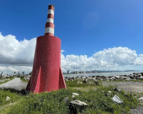 Homem em surto é resgatado após pular em rio depois de perseguir e ameaçar mulher em Navegantes