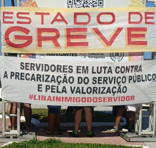 Servidores públicos municipais de Navegantes protestam e avaliam iniciar greve