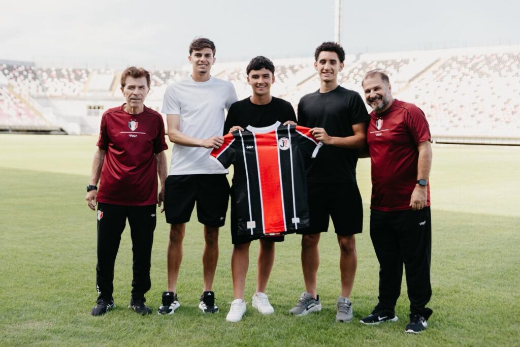 Trio se destaca na base do JEC e acaba promovido para o elenco profissional do clube
