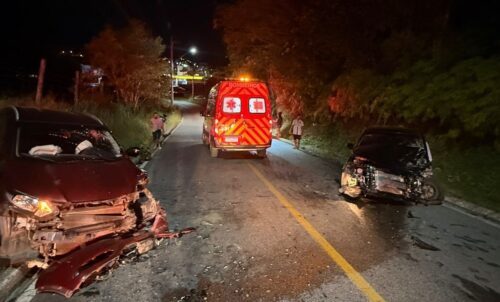 Acidente com carro e moto deixa seis feridos em São José