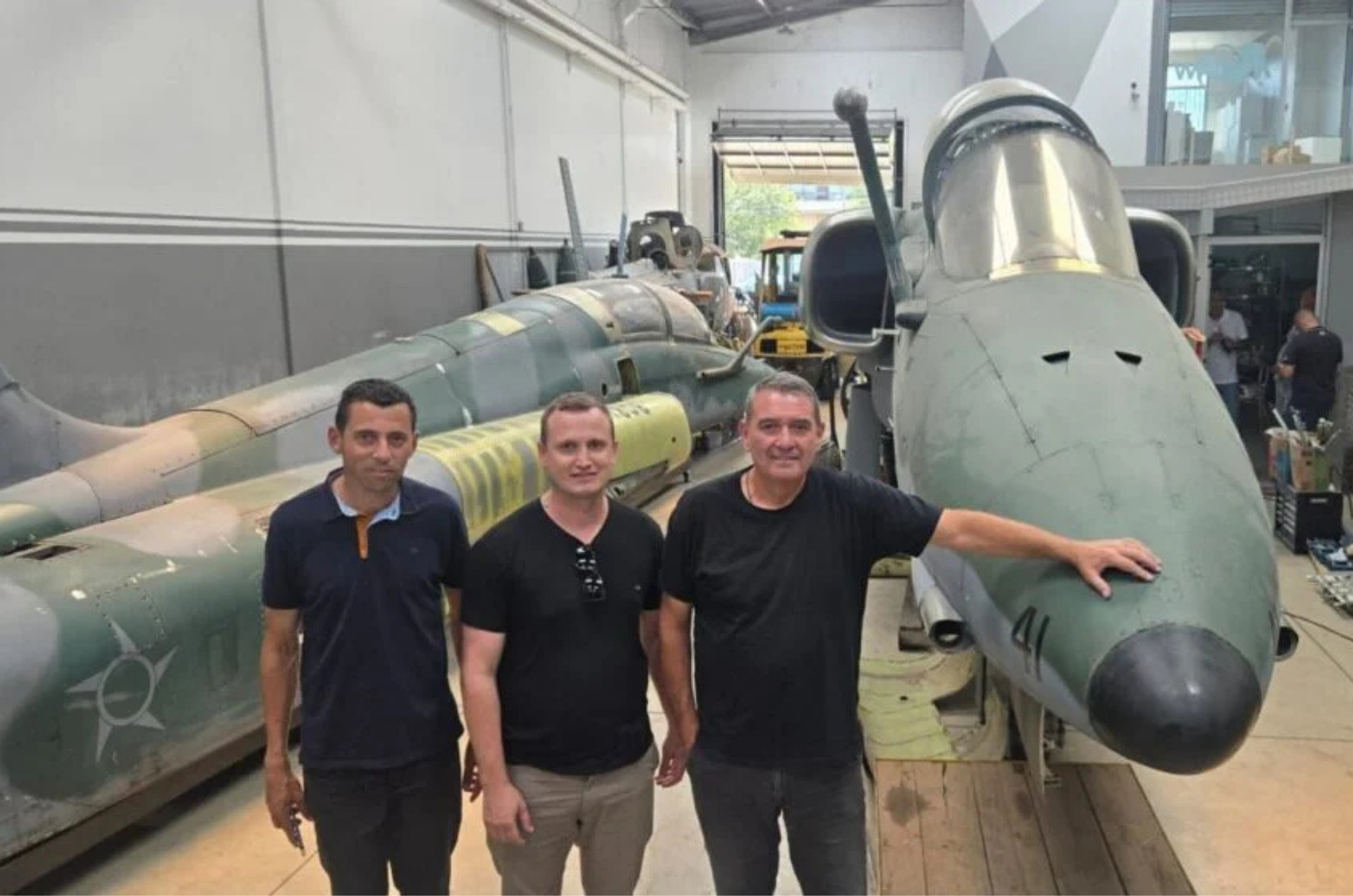 Avião caça AMX vai reforçar turismo em Pedras Grandes