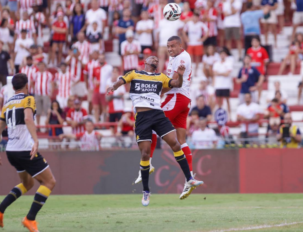 Criciúma vence fora de casa e começa Série B com três pontos