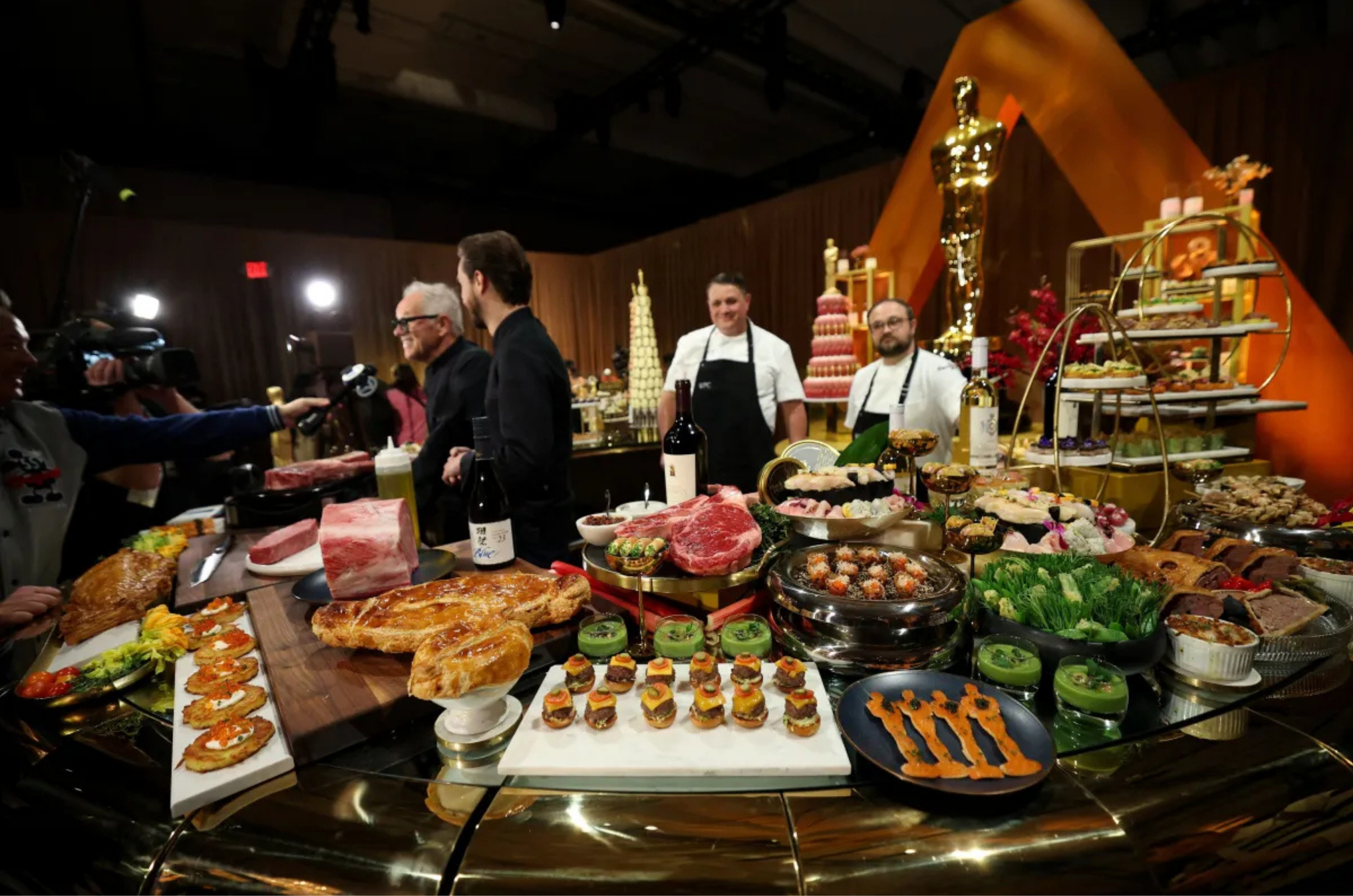 Banquete do Oscar 2026 tem caviar, ouro e até pizza de luxo