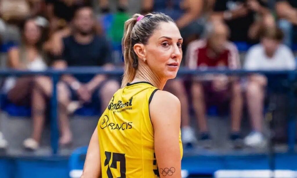 Carol Gattaz surpreende e anuncia afastamento das quadras