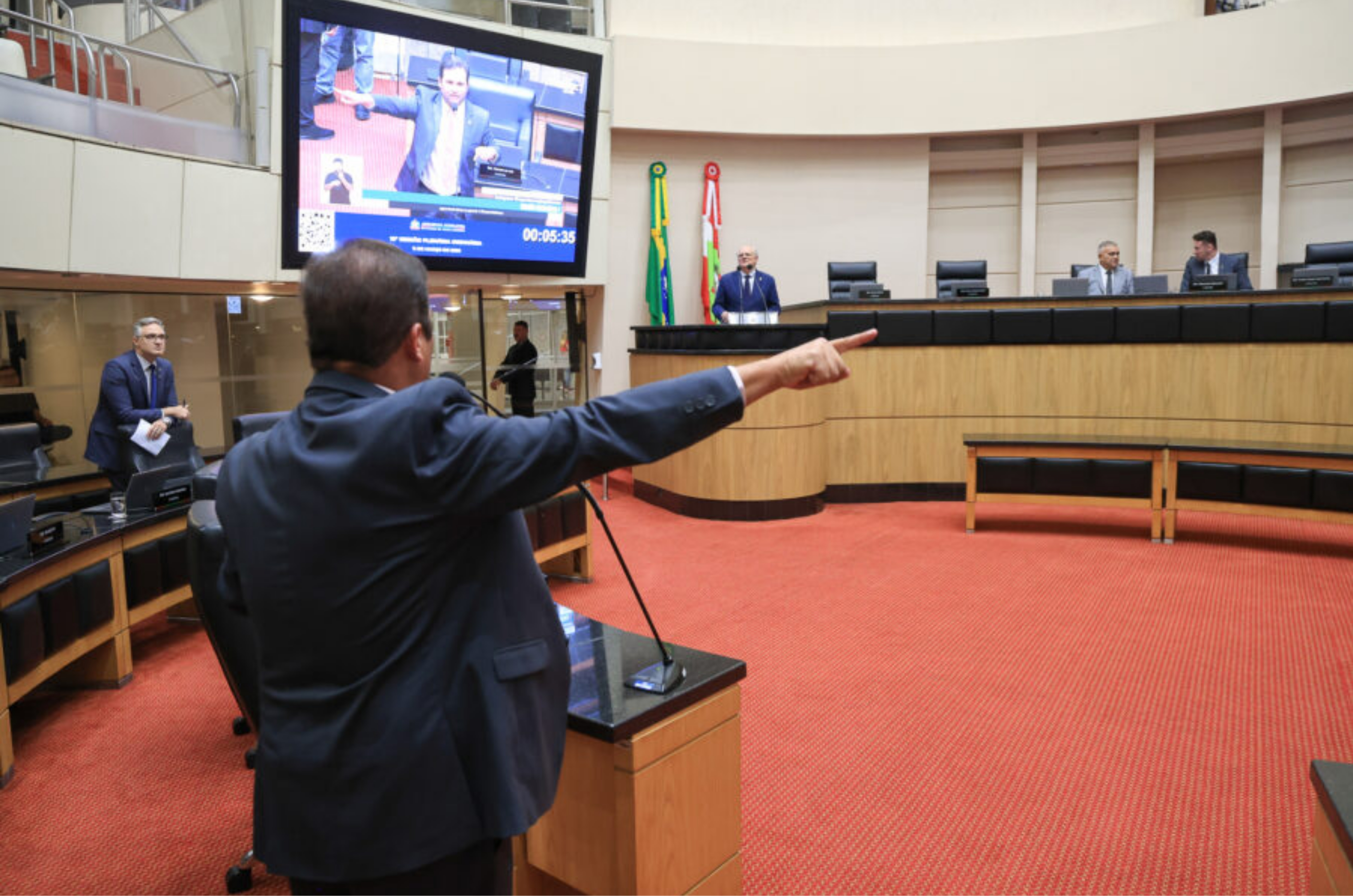 Colapso nas negociações da BR-101 revolta deputados em Santa Catarina