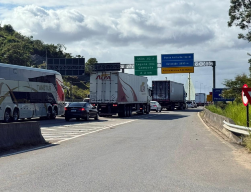 Incêndio em veículo causa fila na ponte Anita Garibaldi