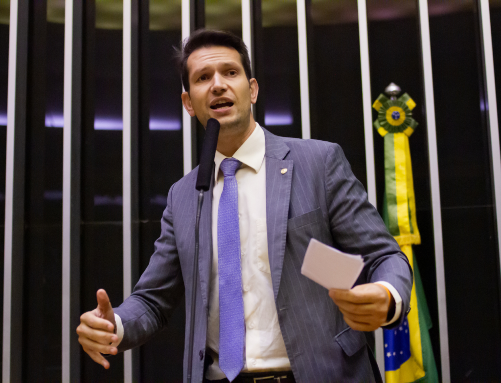 Gilson Marques defende proibição do voto de presos e projeta cenário para eleições de 2026