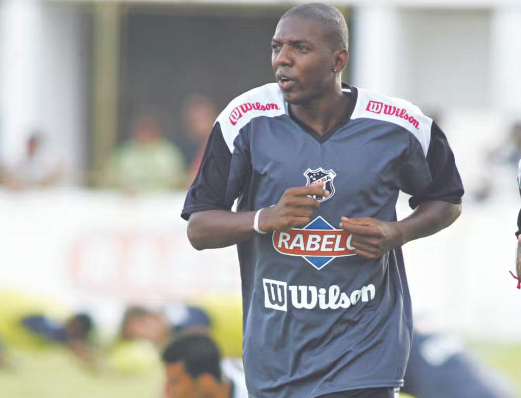 Ex-atacante Reinaldo Aleluia morre aos 53 anos após parada cardíaca