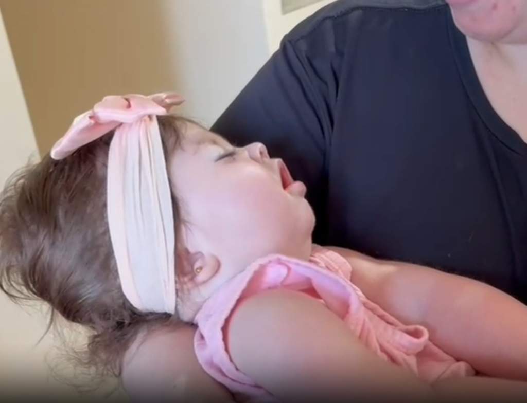 Família de Tubarão cria vaquinha de R$ 30 mil para tratar bebê com doença rara