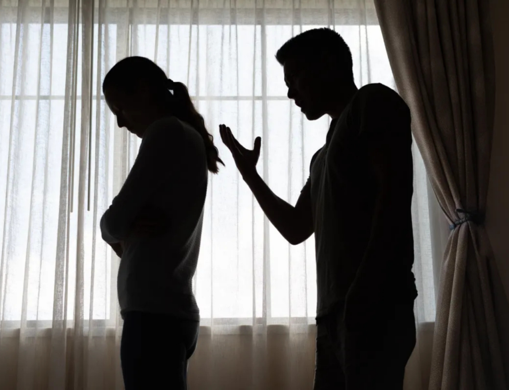 SUS lança teleatendimento psicológico para mulheres vítimas de violência