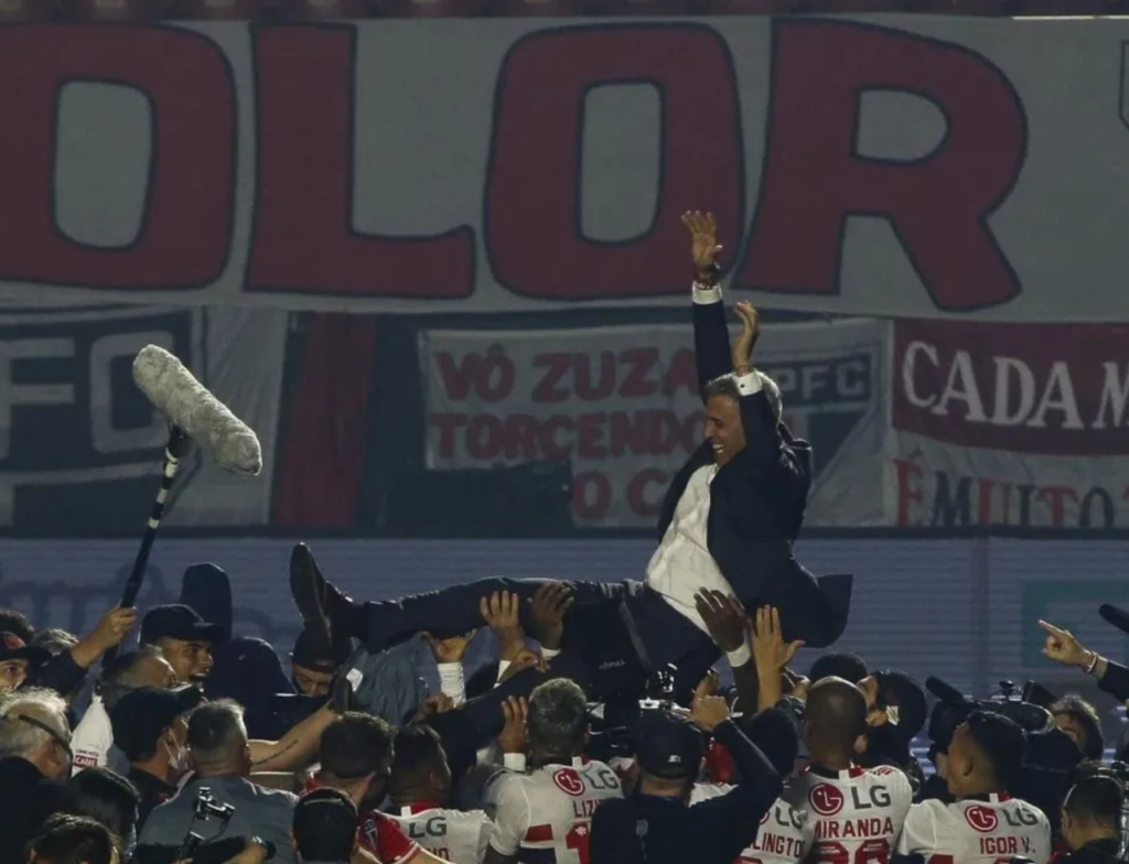 São Paulo demite técnico Hernán Crespo