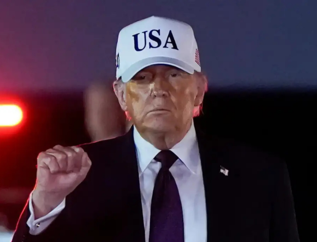 Dólar cai forte e Bolsa sobe após fala de Trump sobre guerra