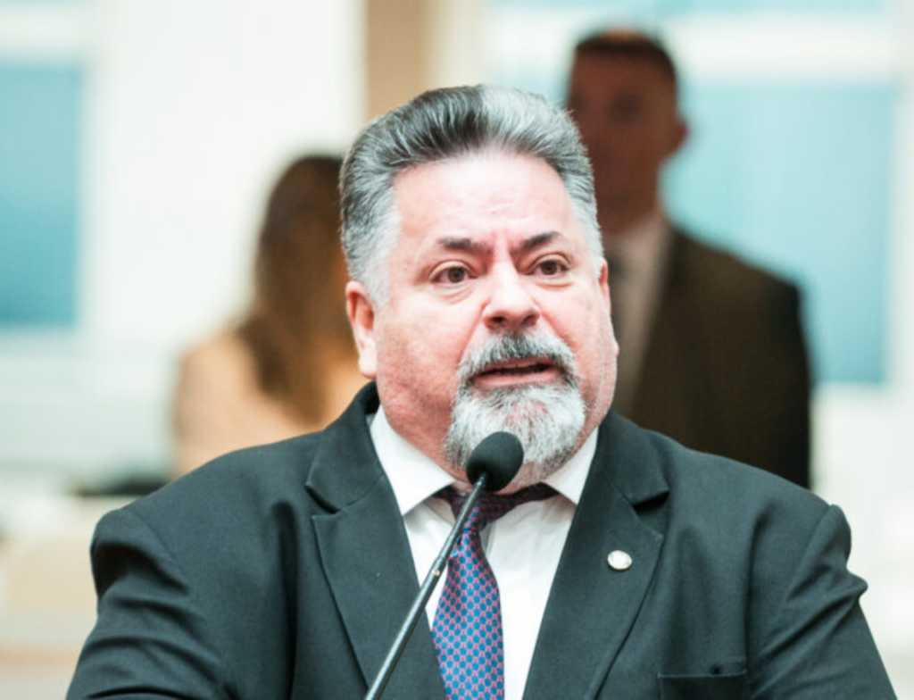 “Quero levar isso a quem não tem condições”, diz deputado sobre remédio contra obesidade