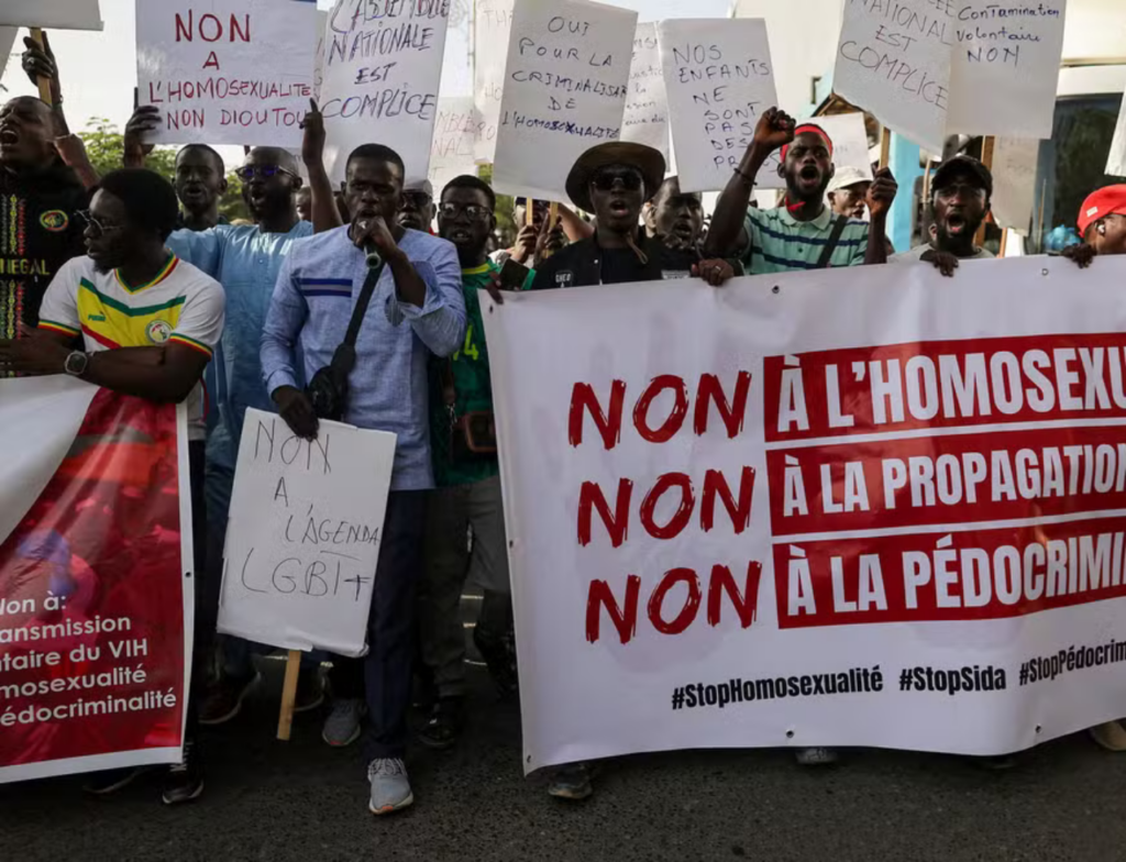 Senegal aprova lei que amplia punição a relações entre pessoas do mesmo sexo