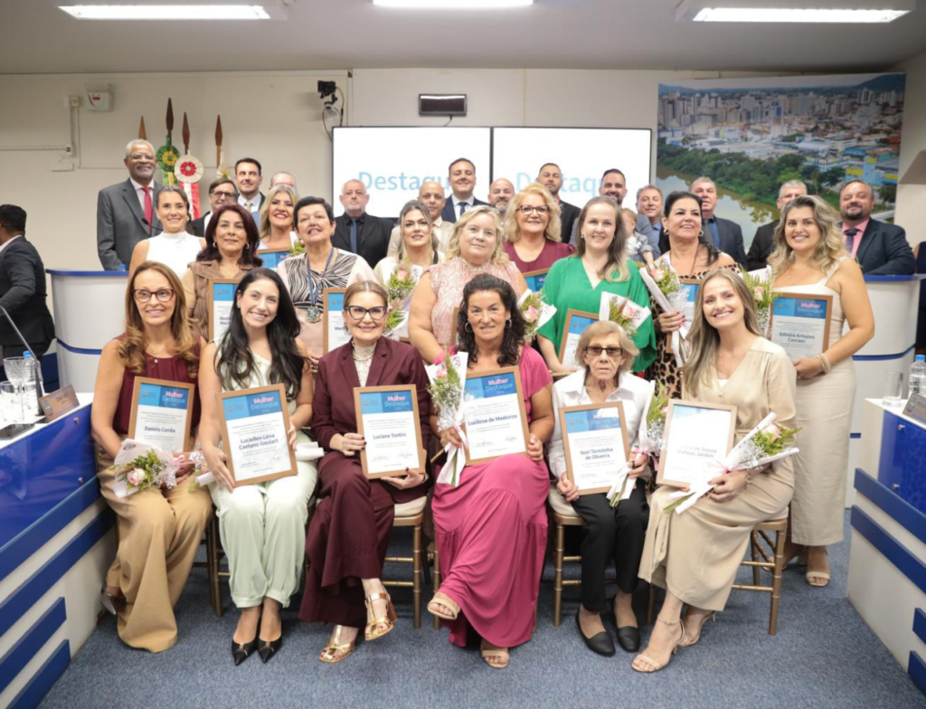 Câmara de Tubarão homenageia mulheres com Prêmio Mulher Destaque 2026