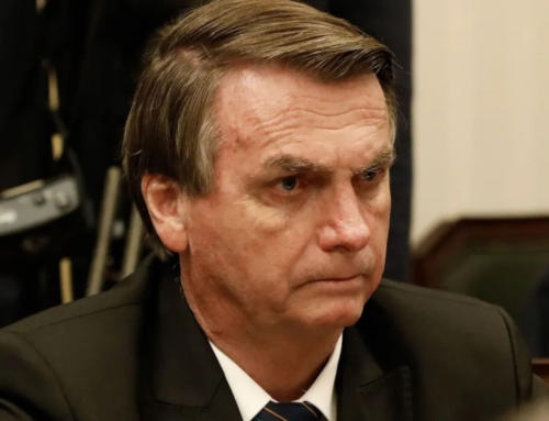 Bolsonaro é internado em UTI com broncopneumonia em Brasília
