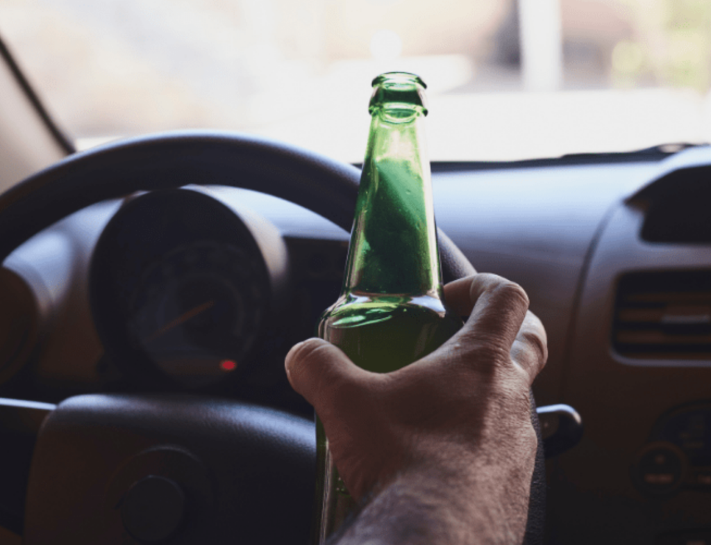 Idoso é preso após atropelar homem em acostamento em Tubarão