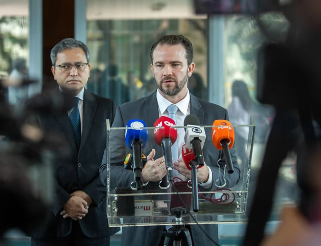 Fazenda propõe bancar metade de redução do ICMS do diesel