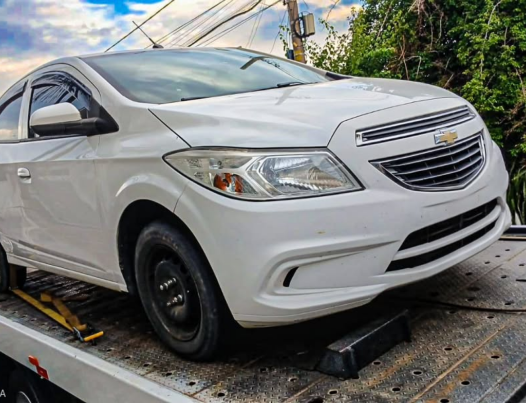 Adolescente é apreendido com carro furtado em Tubarão