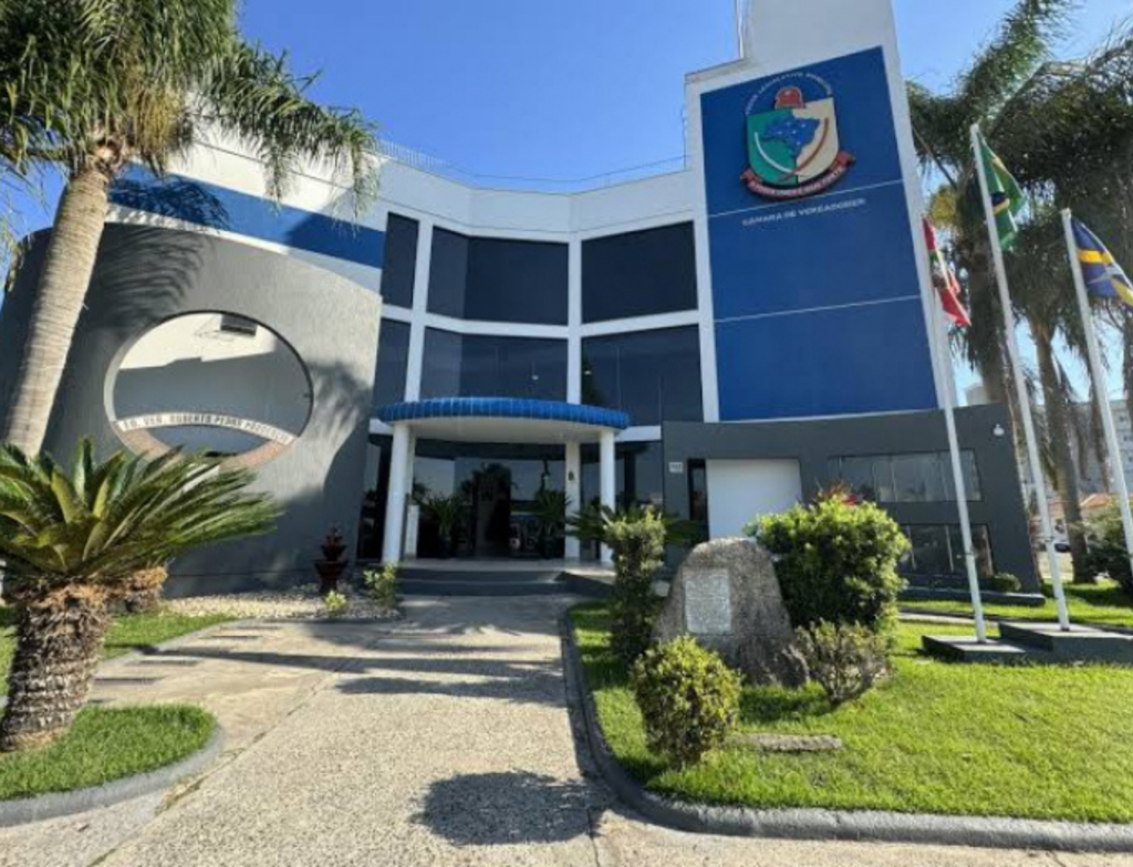 Câmara de Capivari de Baixo barra vale-alimentação para prefeito e secretários