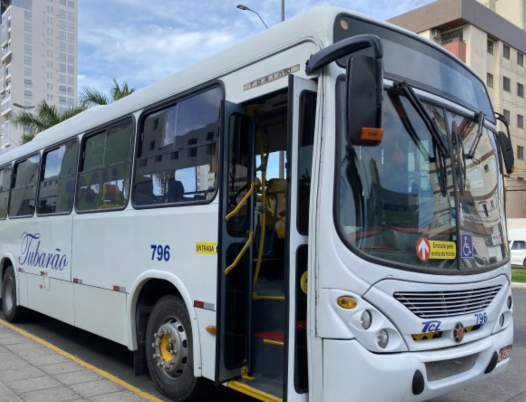 Mudança no ensino médio expõe falhas no transporte público em Tubarão